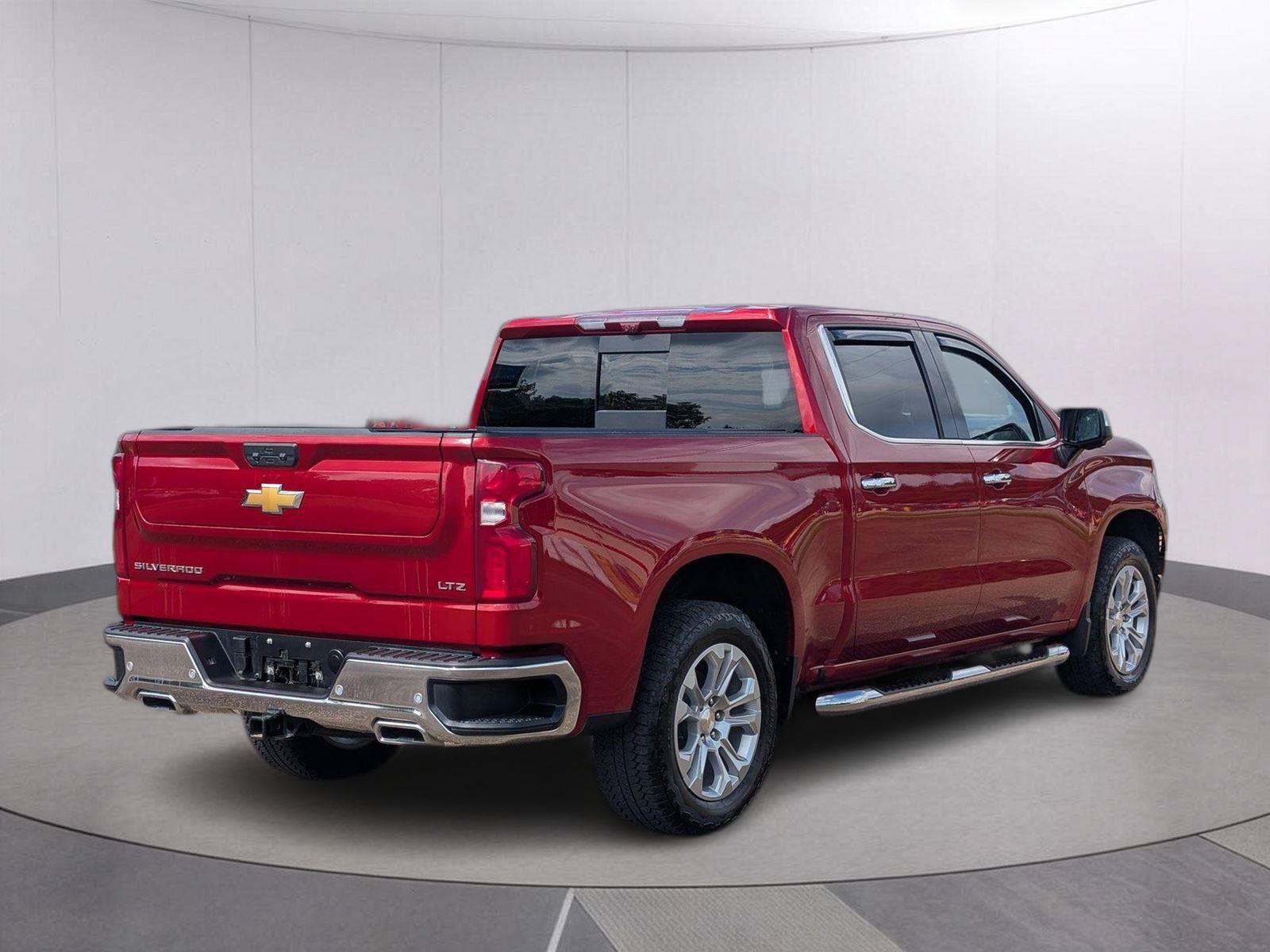 Used 2025 Chevrolet Silverado 1500 LTZ w/ LTZ Premium Package AWD/4WD image 7