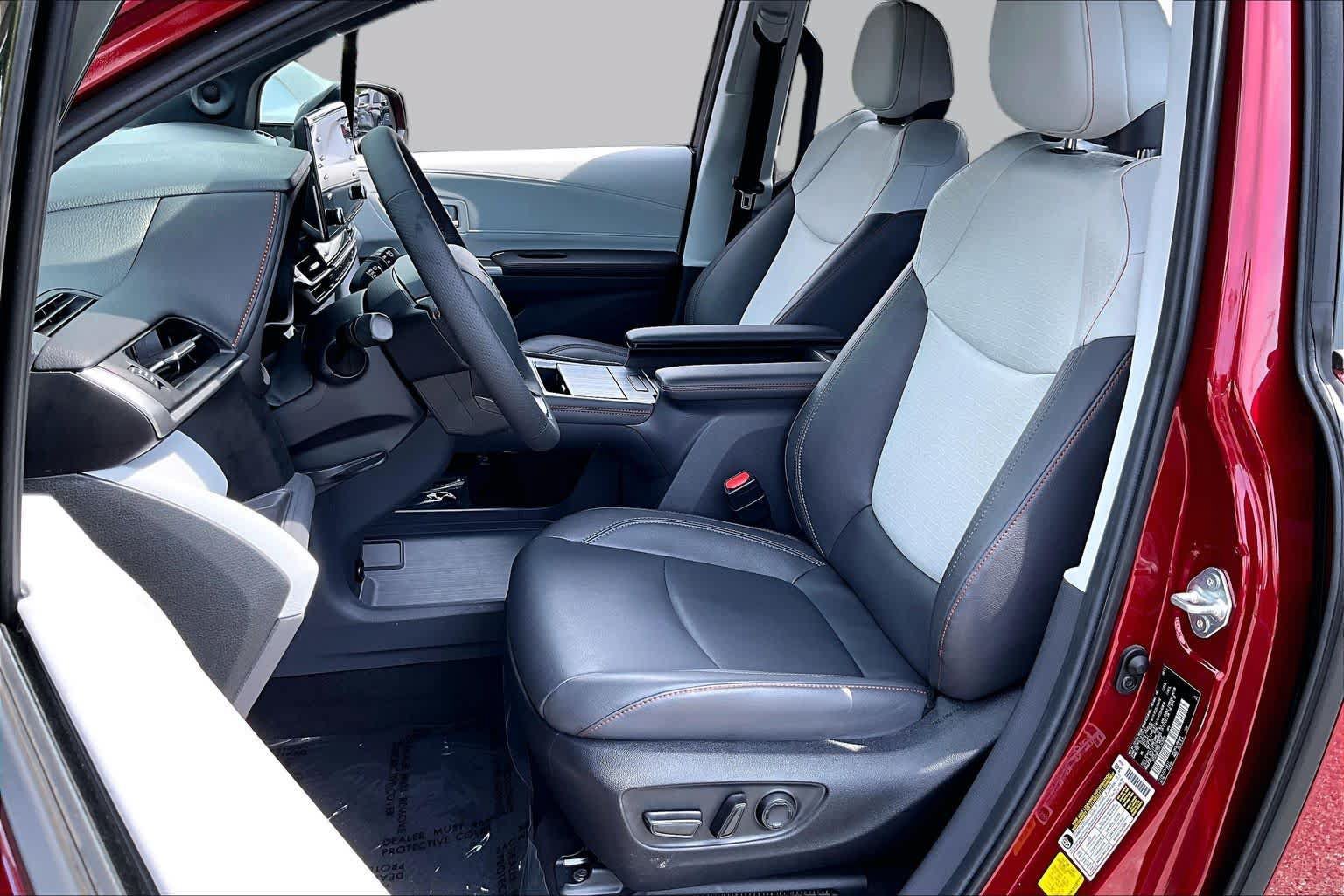 Used 2024 Toyota Sienna XSE w/ XSE Plus Package AWD/4WD image 8