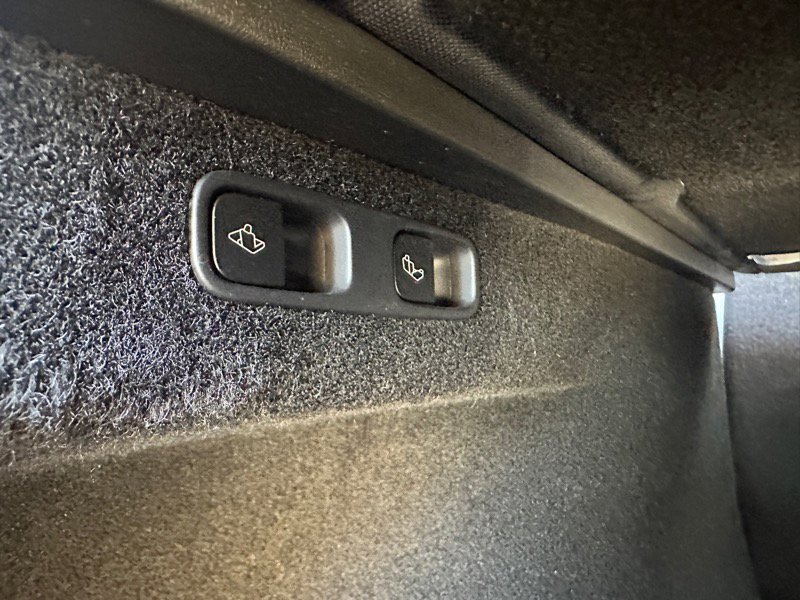 Used 2025 Tesla Model Y Long Range image 34