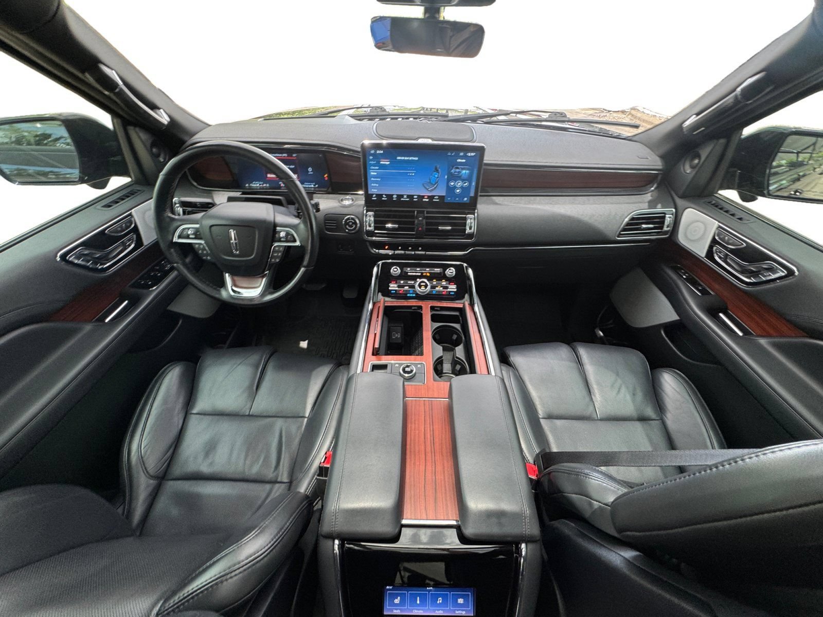 Used 2023 Lincoln Navigator Reserve AWD/4WD image 12