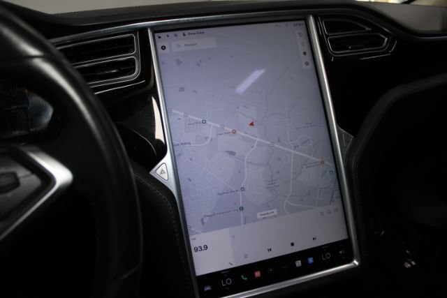 Used 2015 Tesla Model S 70D AWD/4WD image 18