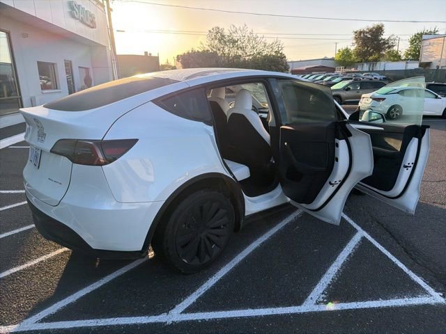 Used 2024 Tesla Model Y Long Range AWD/4WD image 10