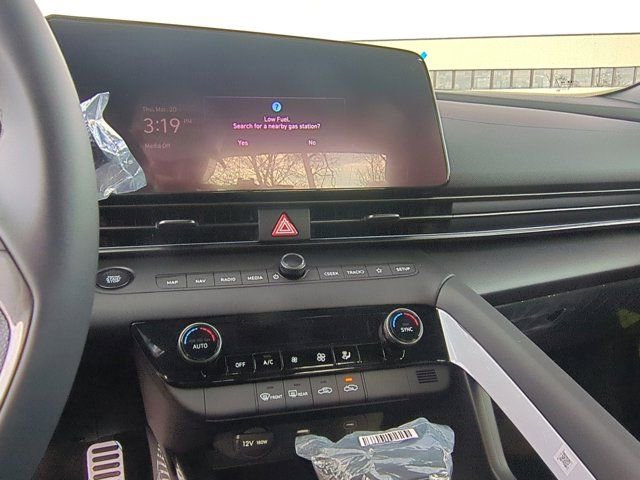 New 2025 Hyundai Elantra SEL image 13
