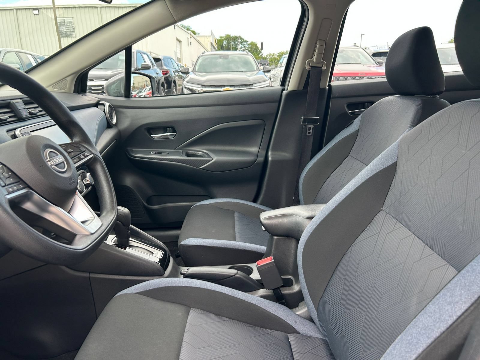 Used 2025 Nissan Versa SV FWD image 21