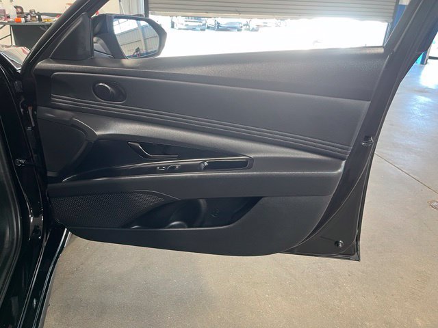 Used 2025 Hyundai Elantra Limited FWD image 13