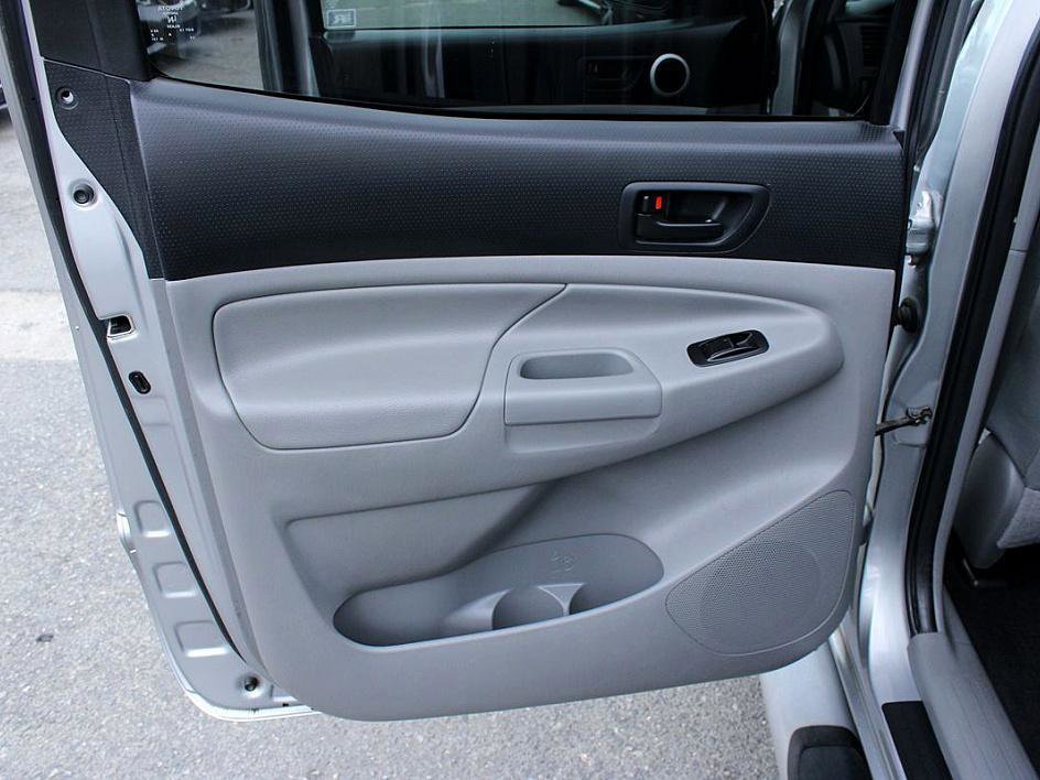 Used 2014 Toyota Tacoma PreRunner image 12