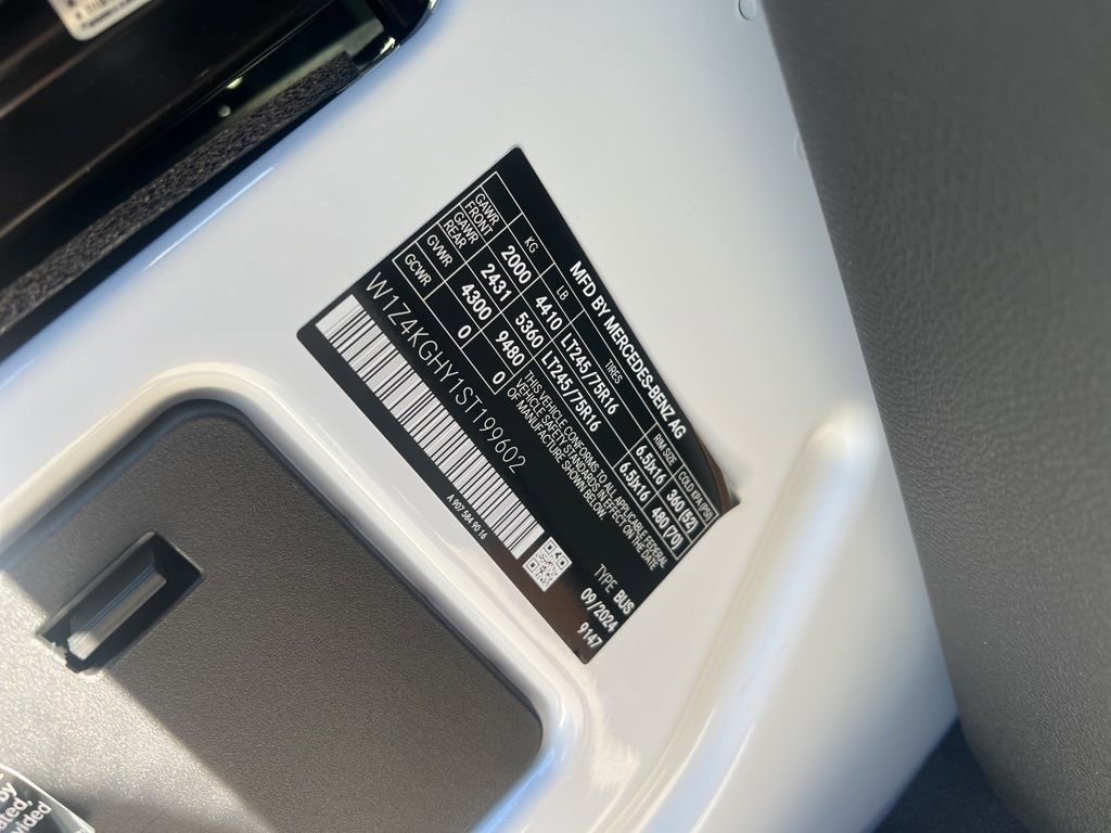 Used 2025 Mercedes-Benz Sprinter 2500 image 33