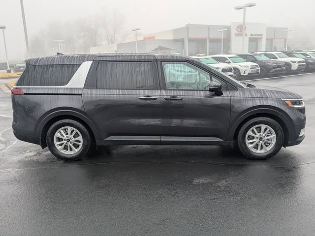 Used 2023 Kia Carnival LX image 3