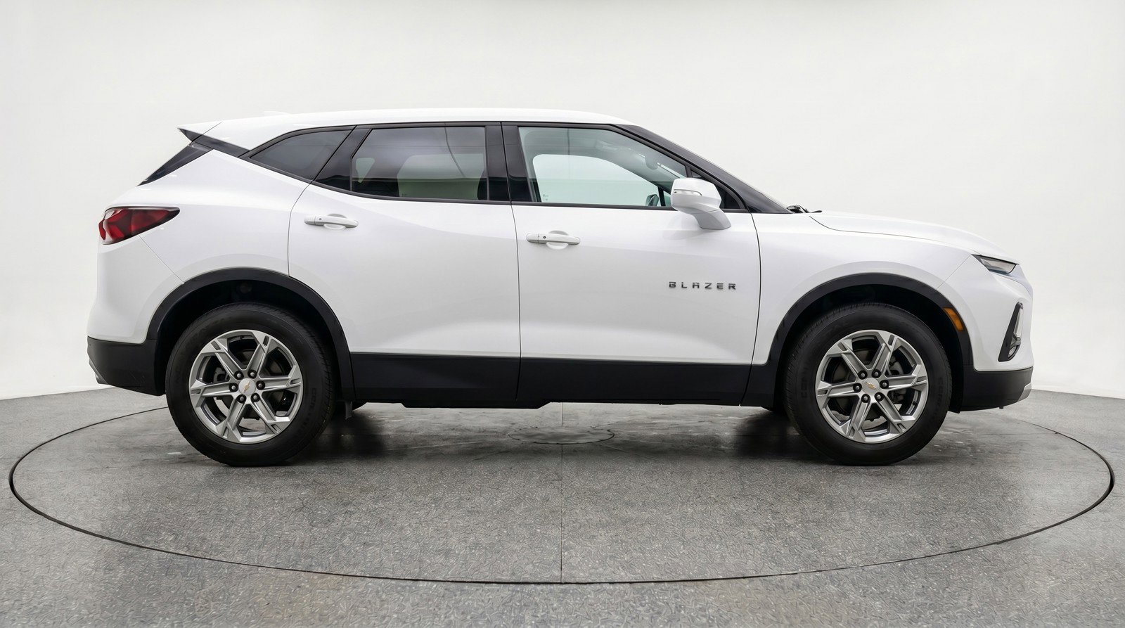 Used 2025 Chevrolet Blazer LT FWD image 11