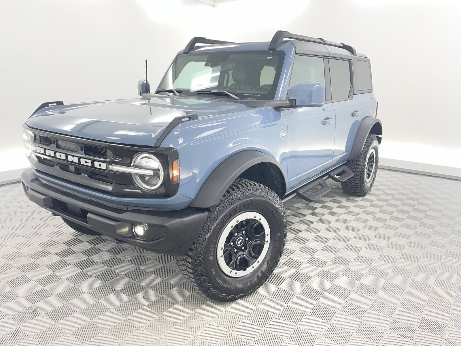 Used 2023 Ford Bronco Outer Banks w/ Sasquatch Package image 1