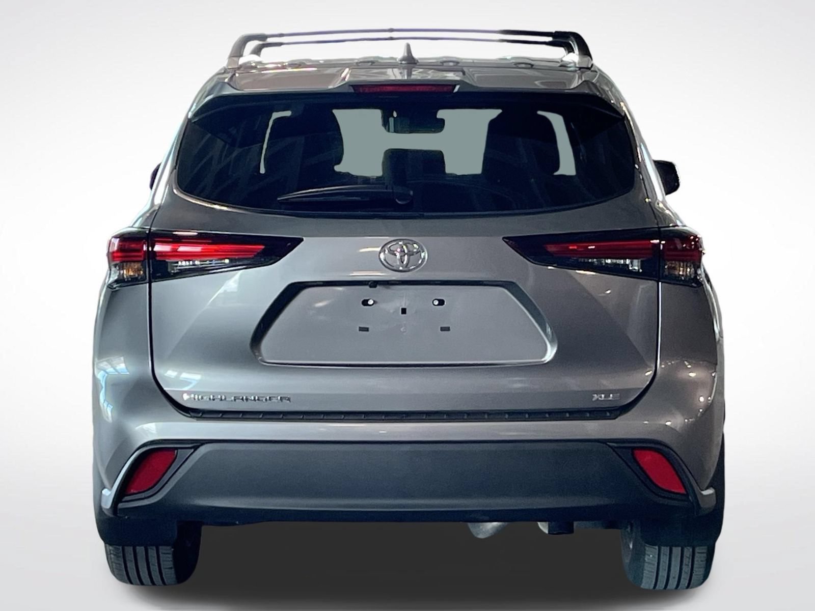 Used 2025 Toyota Highlander XLE FWD image 9