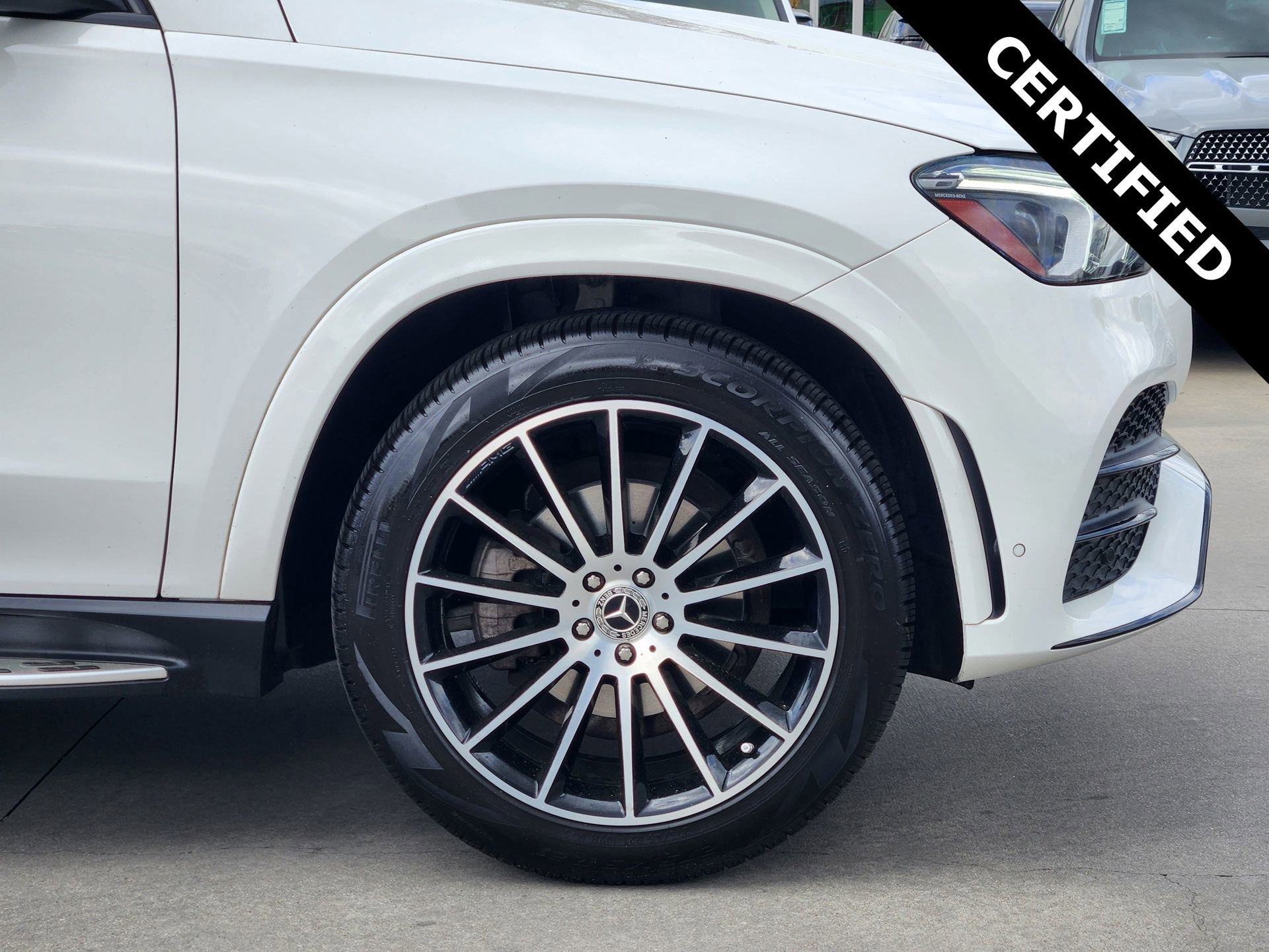 Certified 2022 Mercedes-Benz GLE 350 w/ AMG Line Interior image 10