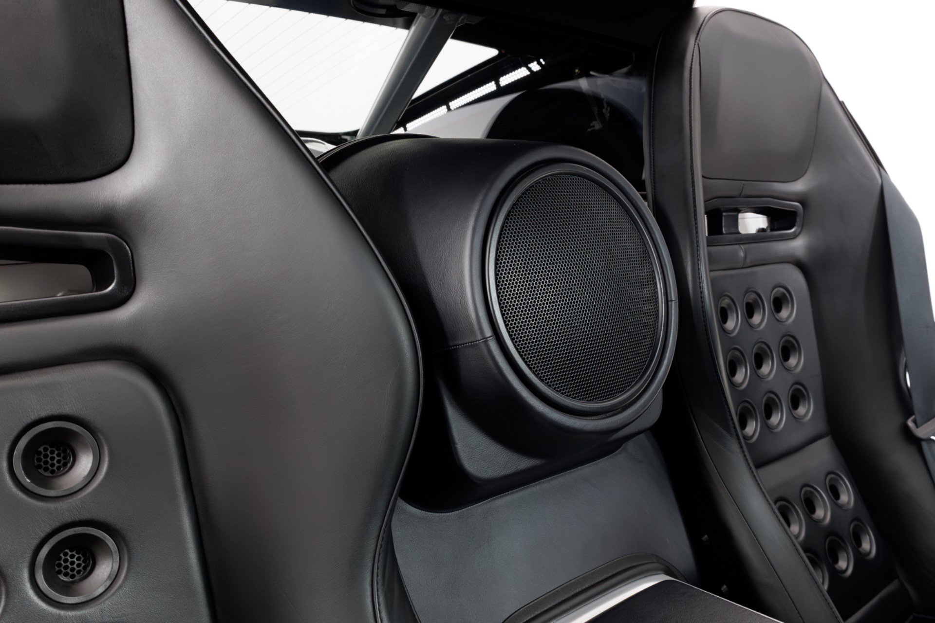 Used 2006 Ford GT RWD image 39