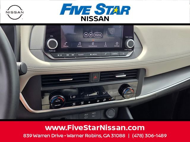 Used 2025 Nissan Rogue SV image 20