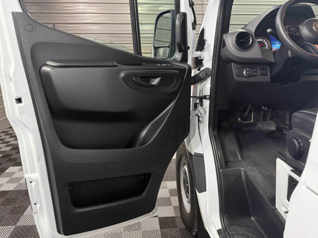 Used 2022 Mercedes-Benz Sprinter 2500 image 32