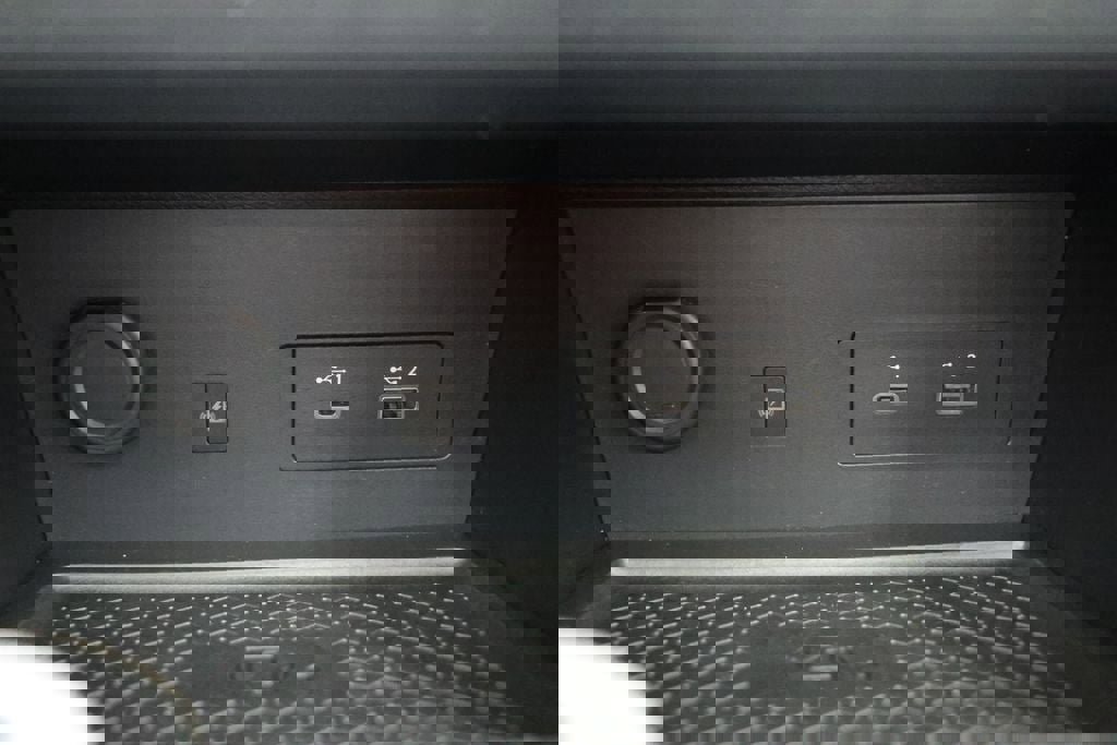 Used 2024 Nissan Pathfinder SL w/ SL Premium Package image 29