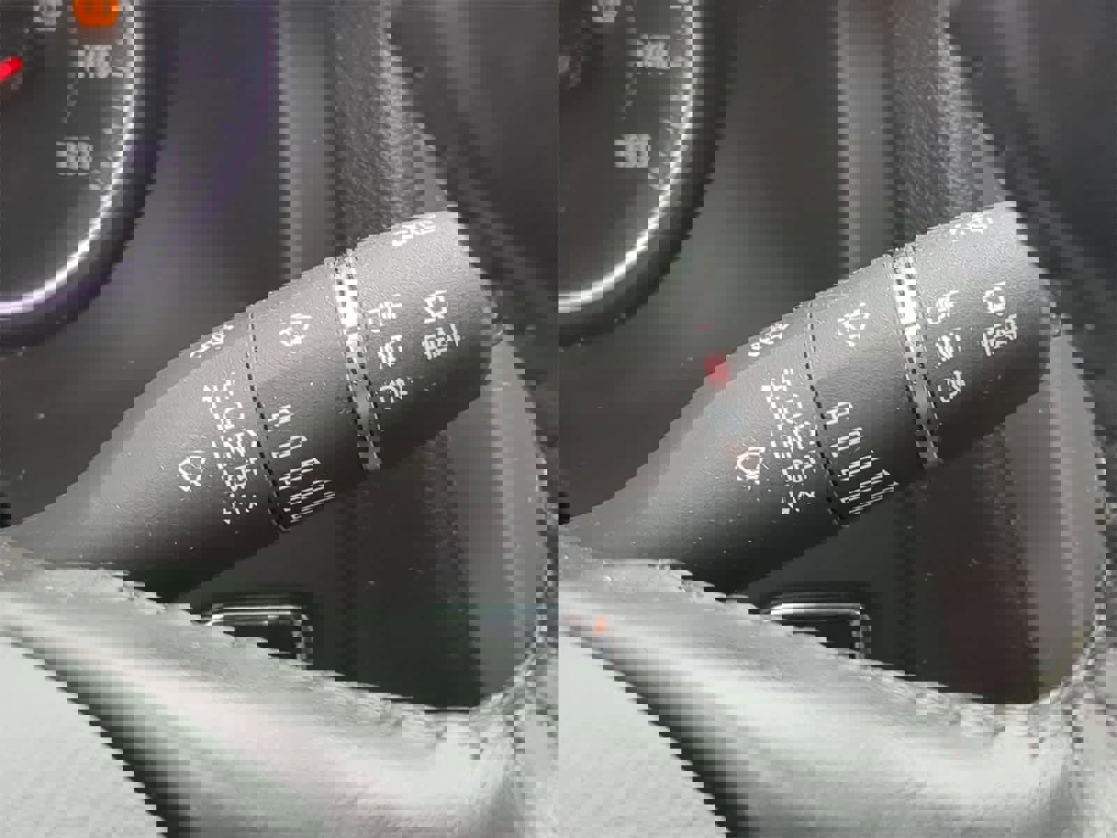 Used 2017 GMC Acadia SLT image 32