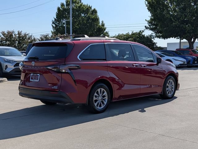 Certified 2023 Toyota Sienna XLE FWD image 6