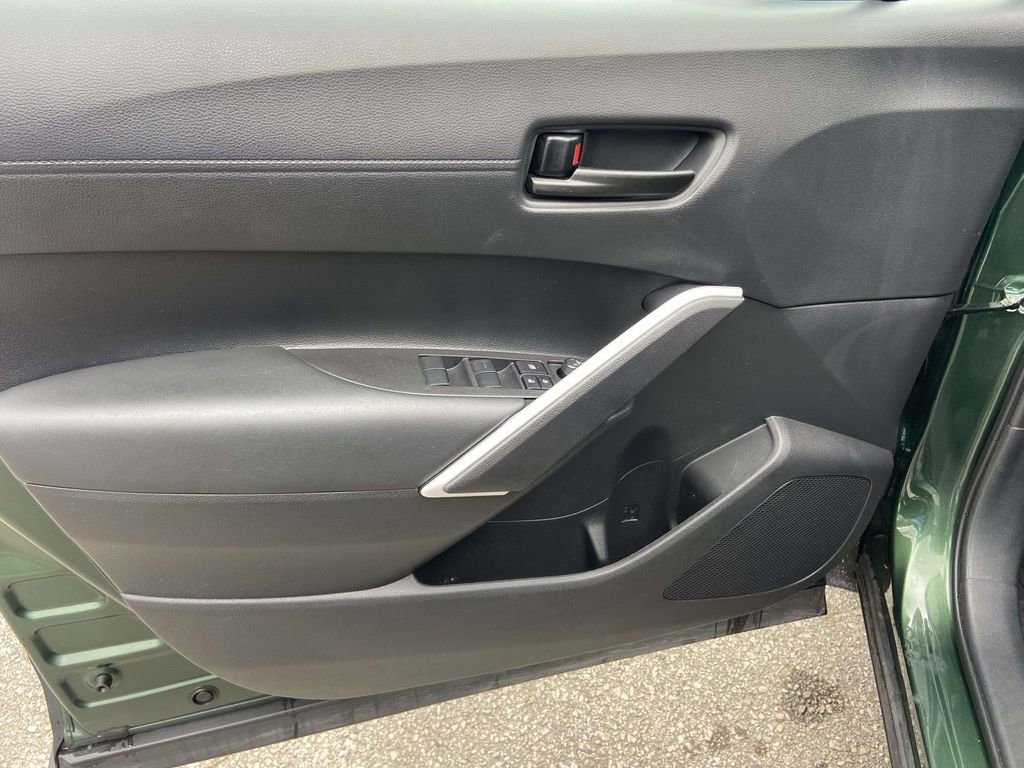 Used 2025 Toyota Corolla Cross LE image 12
