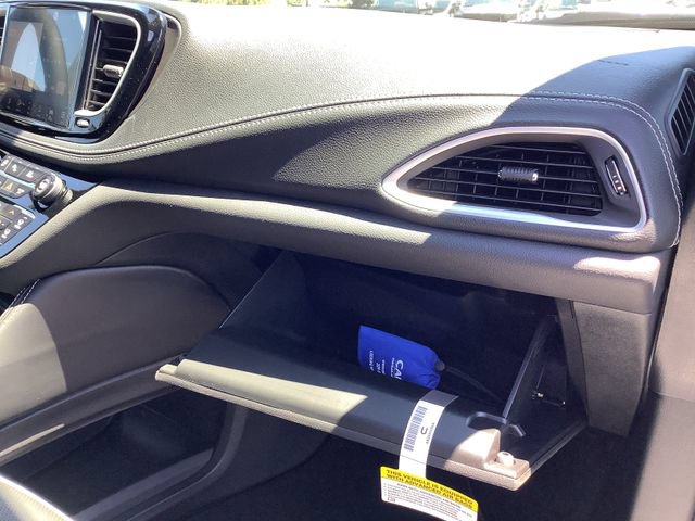 New 2027 Chrysler Pacifica Limited FWD image 41