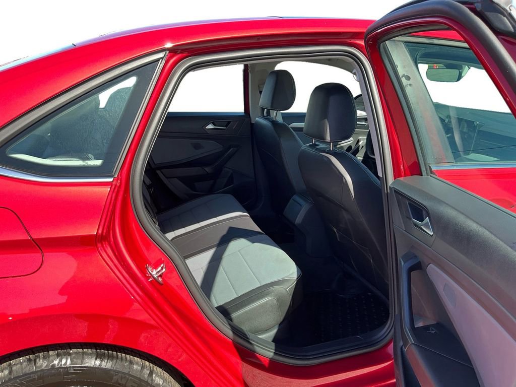 Used 2025 Volkswagen Jetta SE w/ Sunroof Package image 23