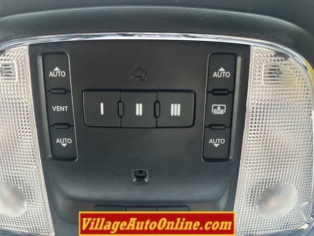 Used 2020 Jeep Grand Cherokee Limited w/ Luxury Group II AWD/4WD image 16
