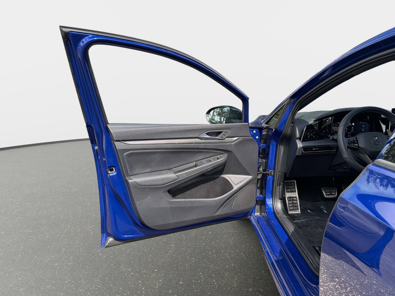 Used 2025 Volkswagen Golf image 38