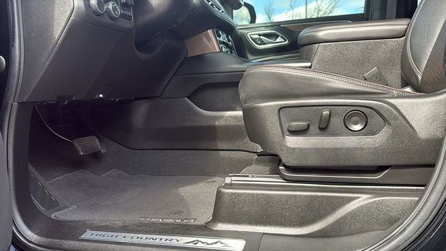 Used 2021 Chevrolet Suburban High Country w/ Premium Package RWD image 13