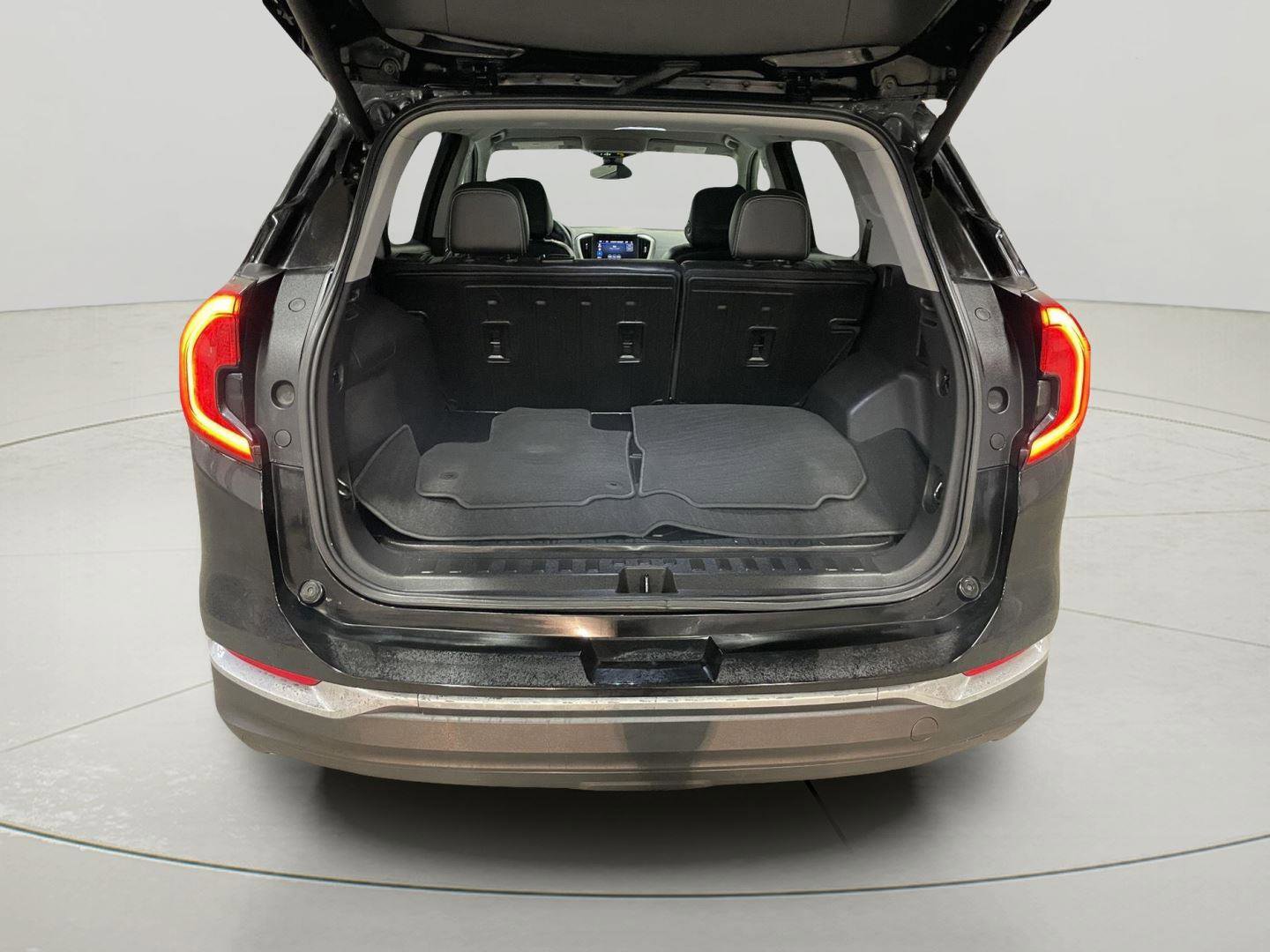 Used 2023 GMC Terrain SLT w/ LPO, Floor Liner Package image 9