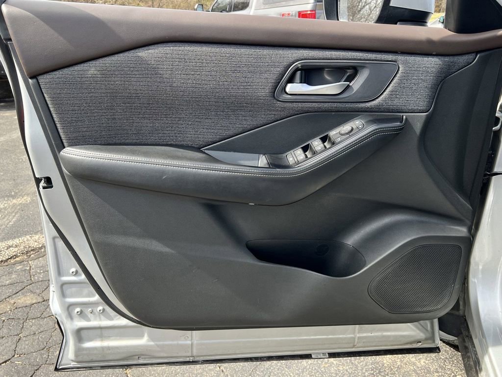 Used 2023 Nissan Rogue SV AWD/4WD image 11