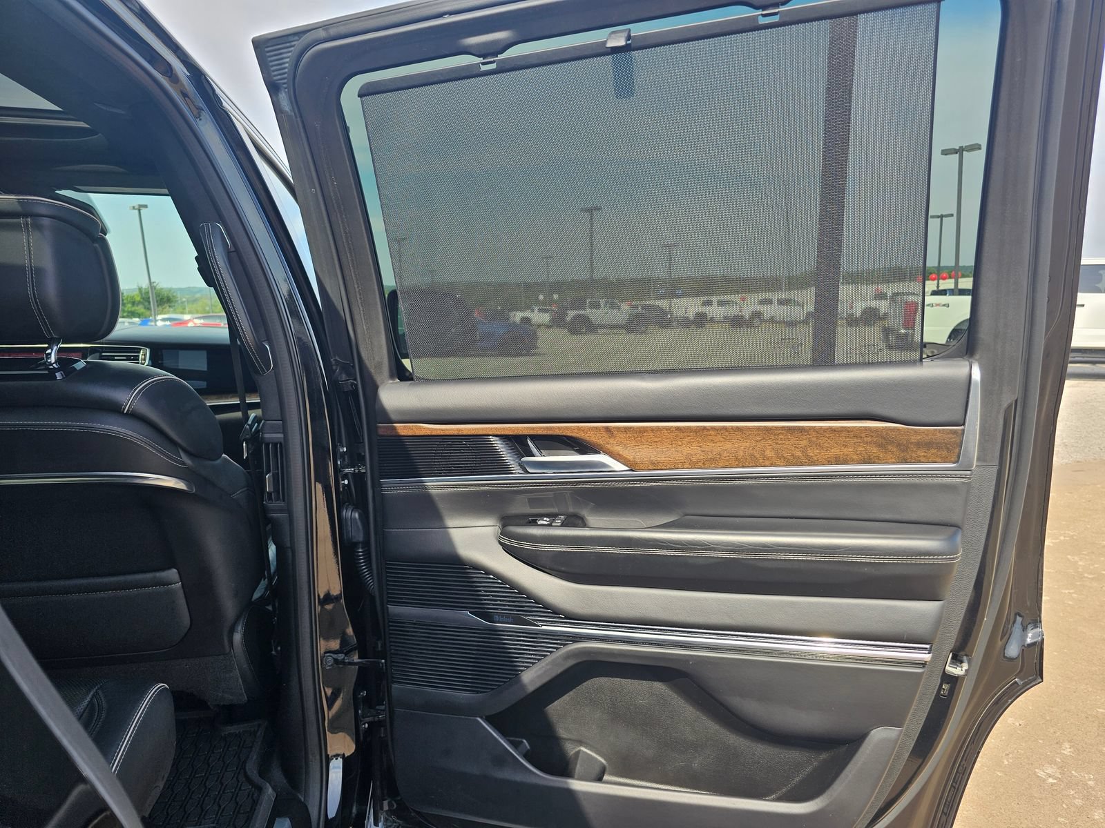 Used 2023 Jeep Grand Wagoneer Series II AWD/4WD image 45