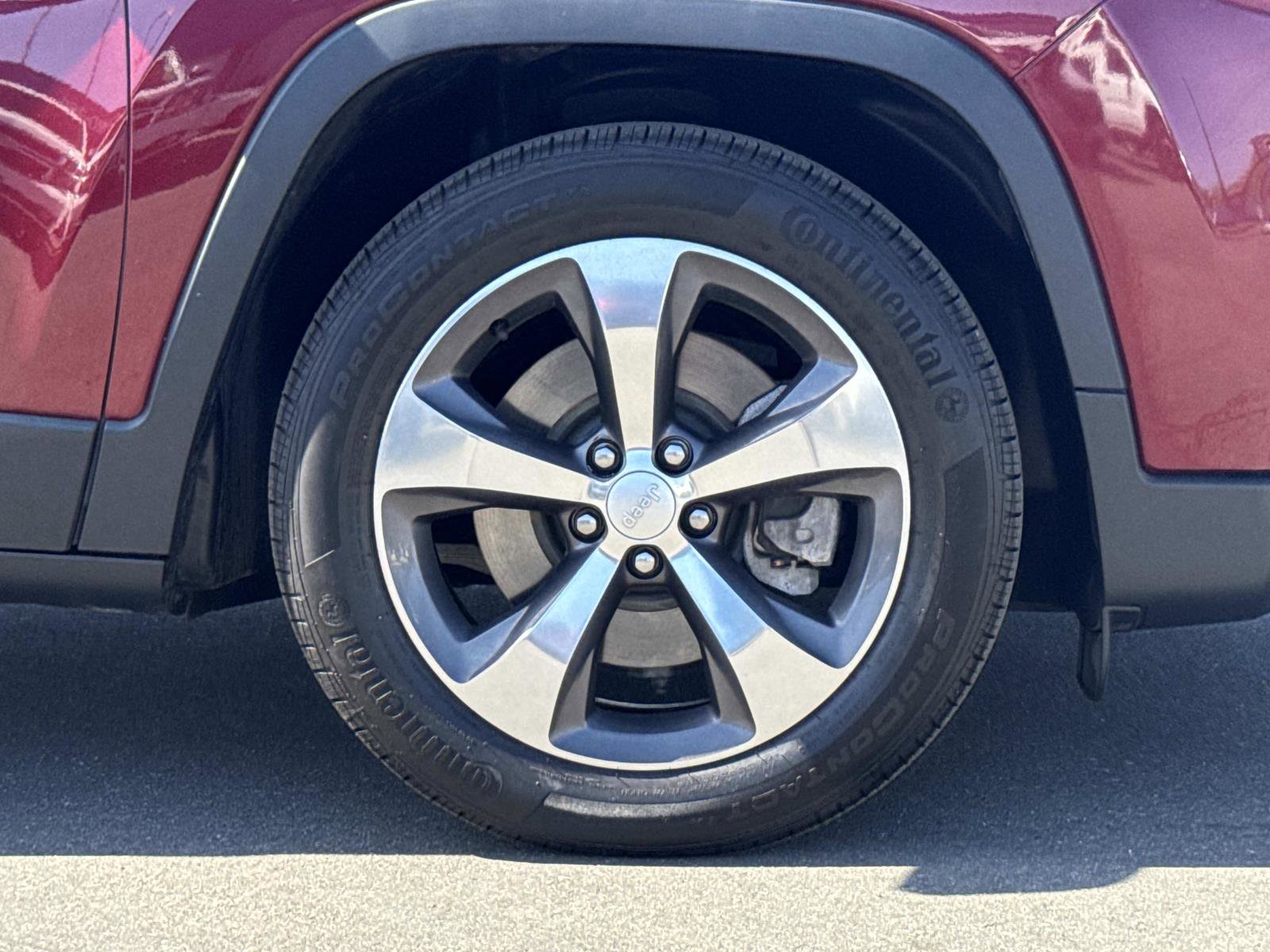 Used 2019 Jeep Cherokee Limited w/ Luxury Group image 30