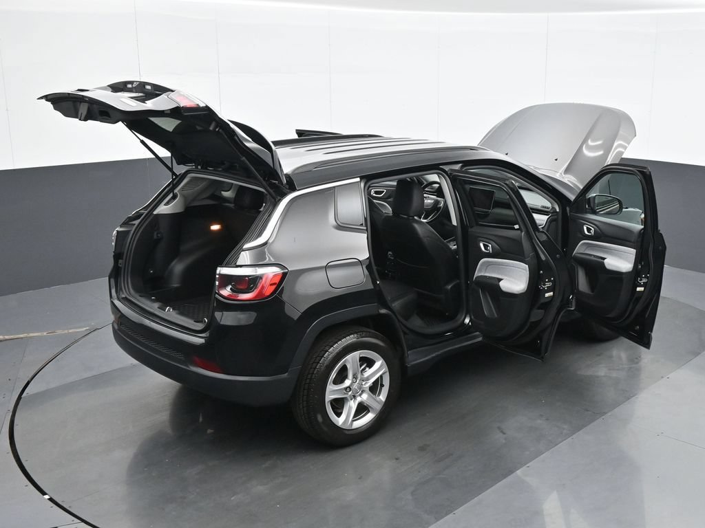 Used 2022 Jeep Compass Latitude w/ Convenience Group AWD/4WD image 39