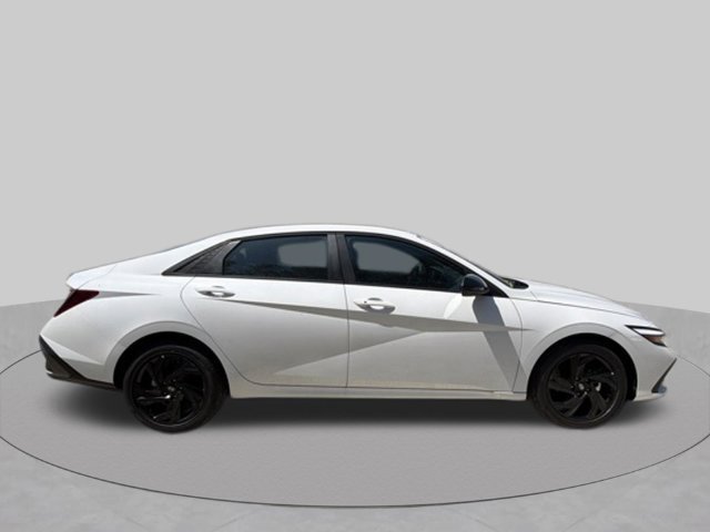 New 2026 Hyundai Elantra SEL Sport FWD image 2