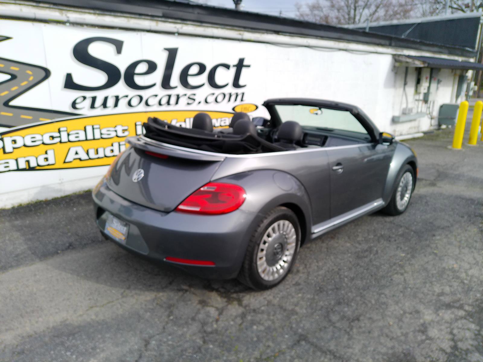 Used 2014 Volkswagen Beetle 2.5 FWD image 2