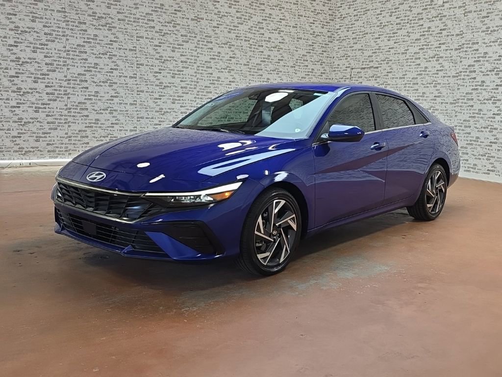 Used 2025 Hyundai Elantra SEL FWD image 3