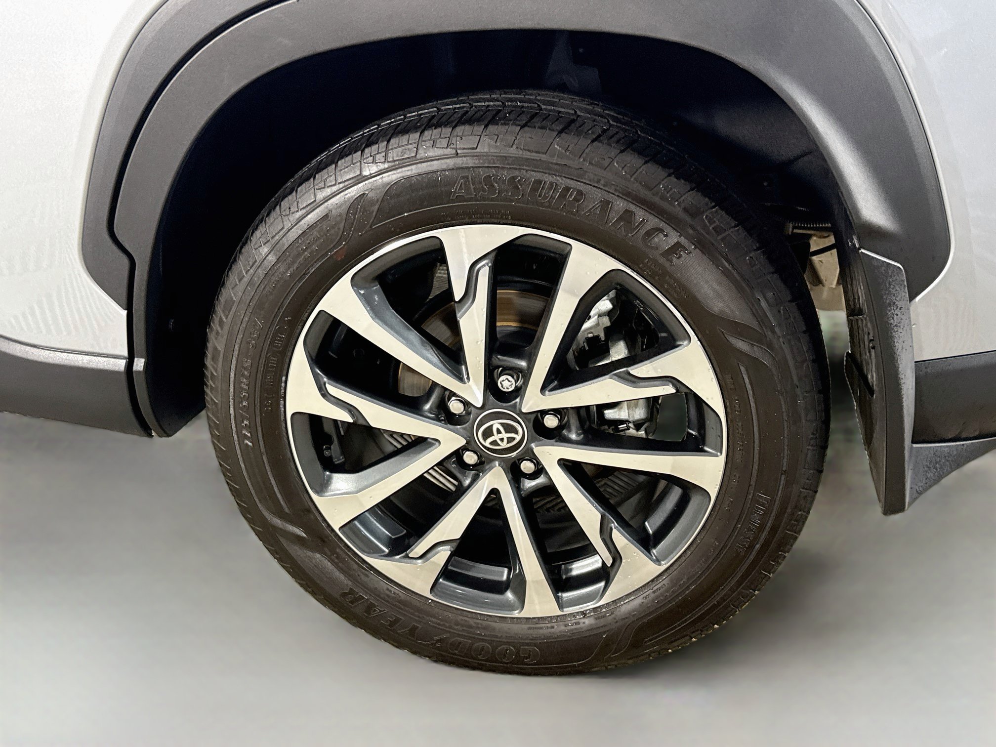Used 2024 Toyota Corolla Cross XLE w/ Convenience Package AWD/4WD image 37