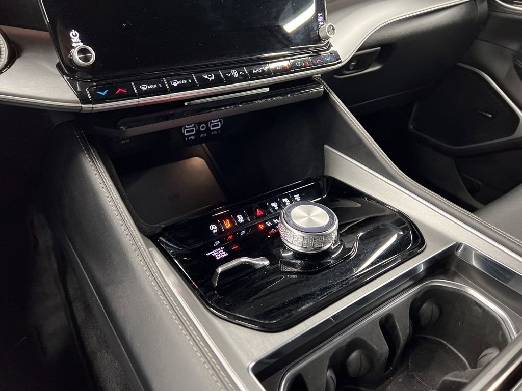 Used 2025 Jeep Wagoneer 4WD w/ Convenience Group I image 23