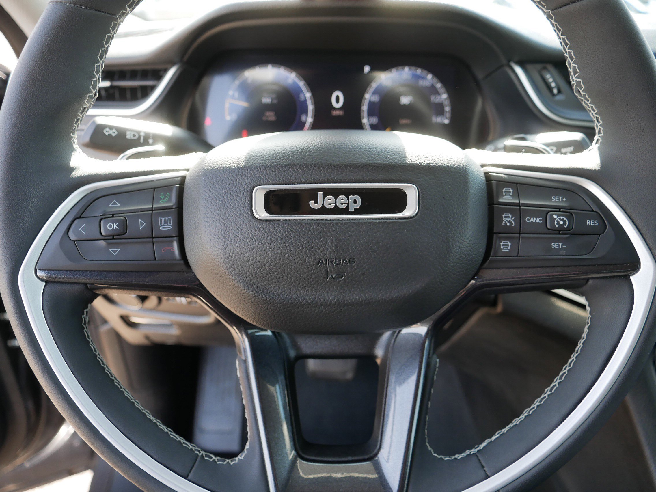 Used 2023 Jeep Grand Cherokee Laredo w/ Luxury Tech Group I image 25