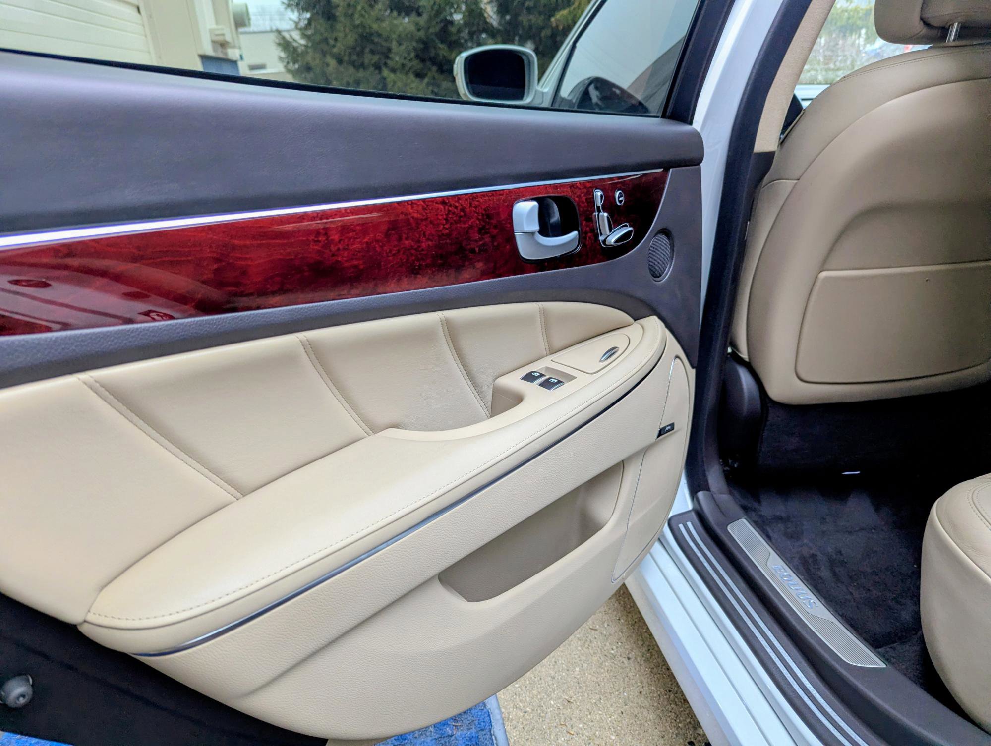 Used 2013 Hyundai Equus Signature RWD image 17