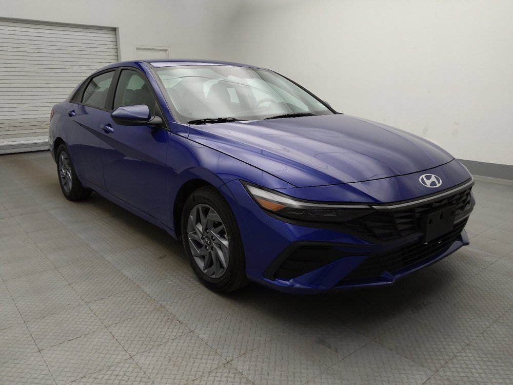 Used 2025 Hyundai Elantra Hybrid FWD image 13