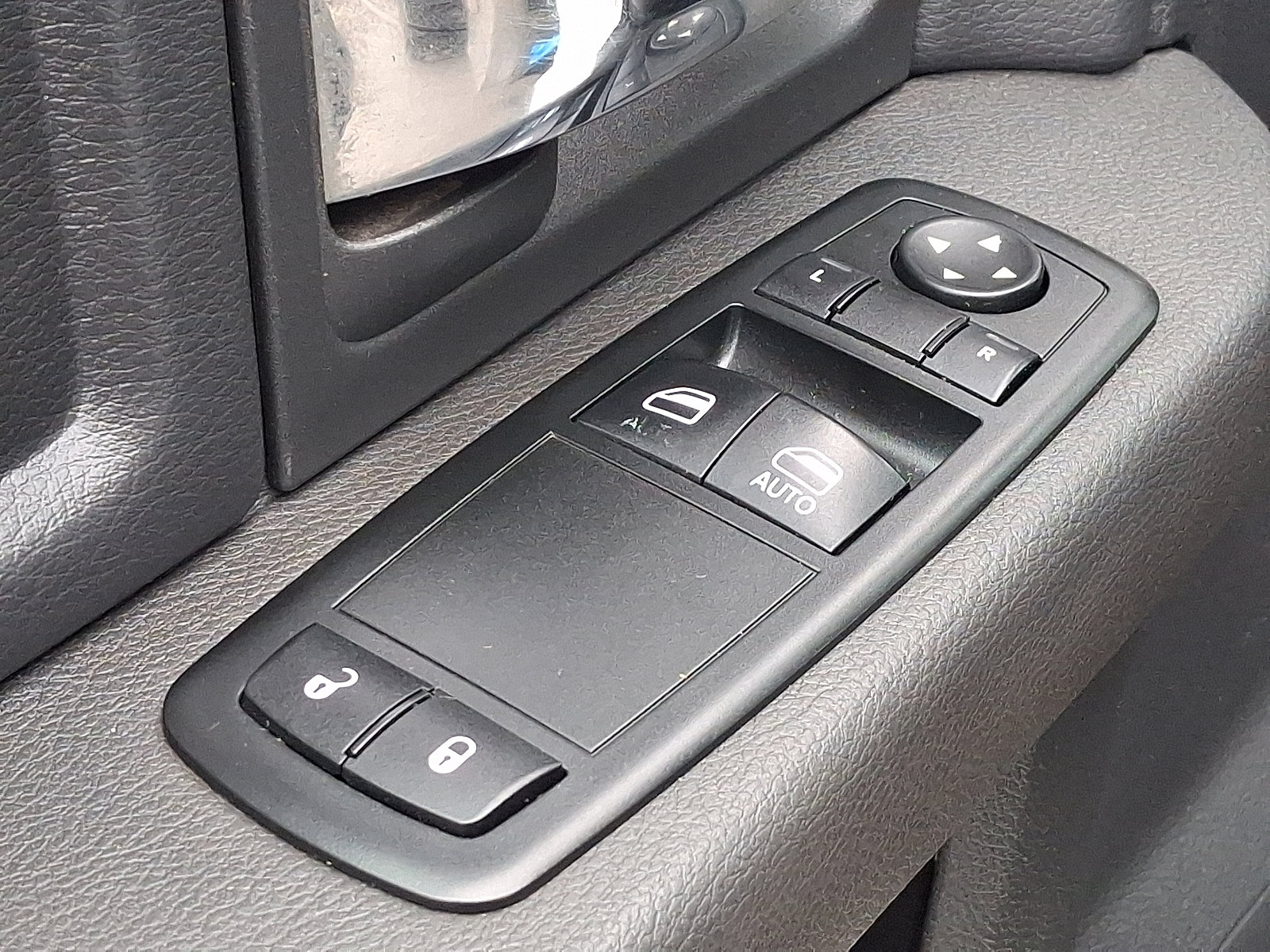 Used 2012 RAM 5500 4X4 2dr Regular Cab 168.5 in. w/ PWR & Remote Entry Group image 13