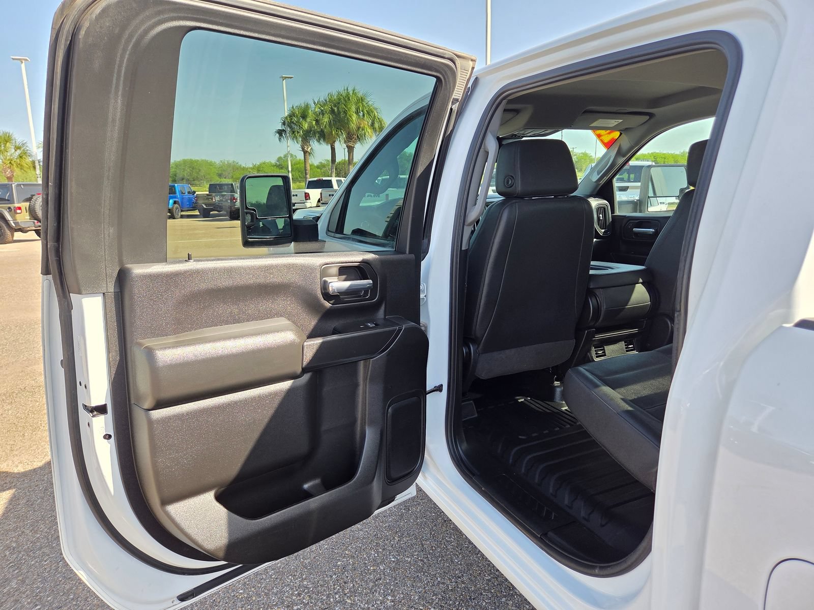 Used 2024 GMC Sierra 3500 Pro AWD/4WD image 17