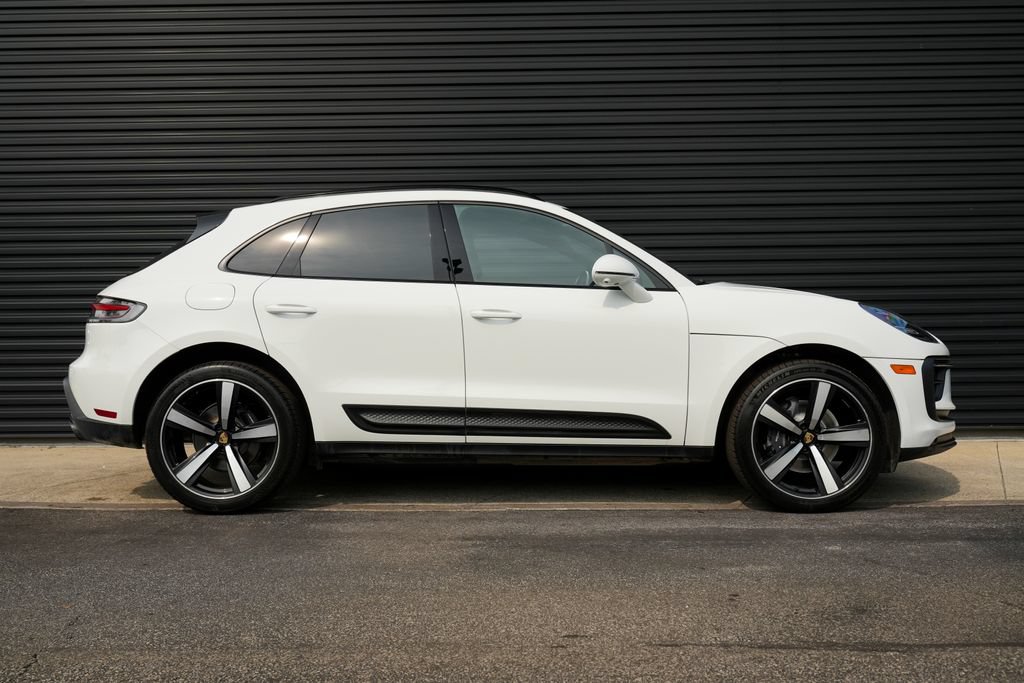 Certified 2024 Porsche Macan AWD/4WD image 35
