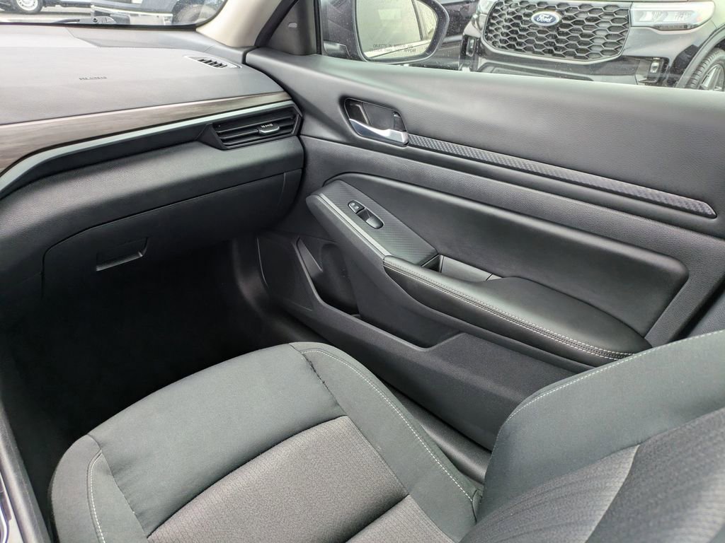 Used 2024 Nissan Altima 2.5 SV FWD image 17