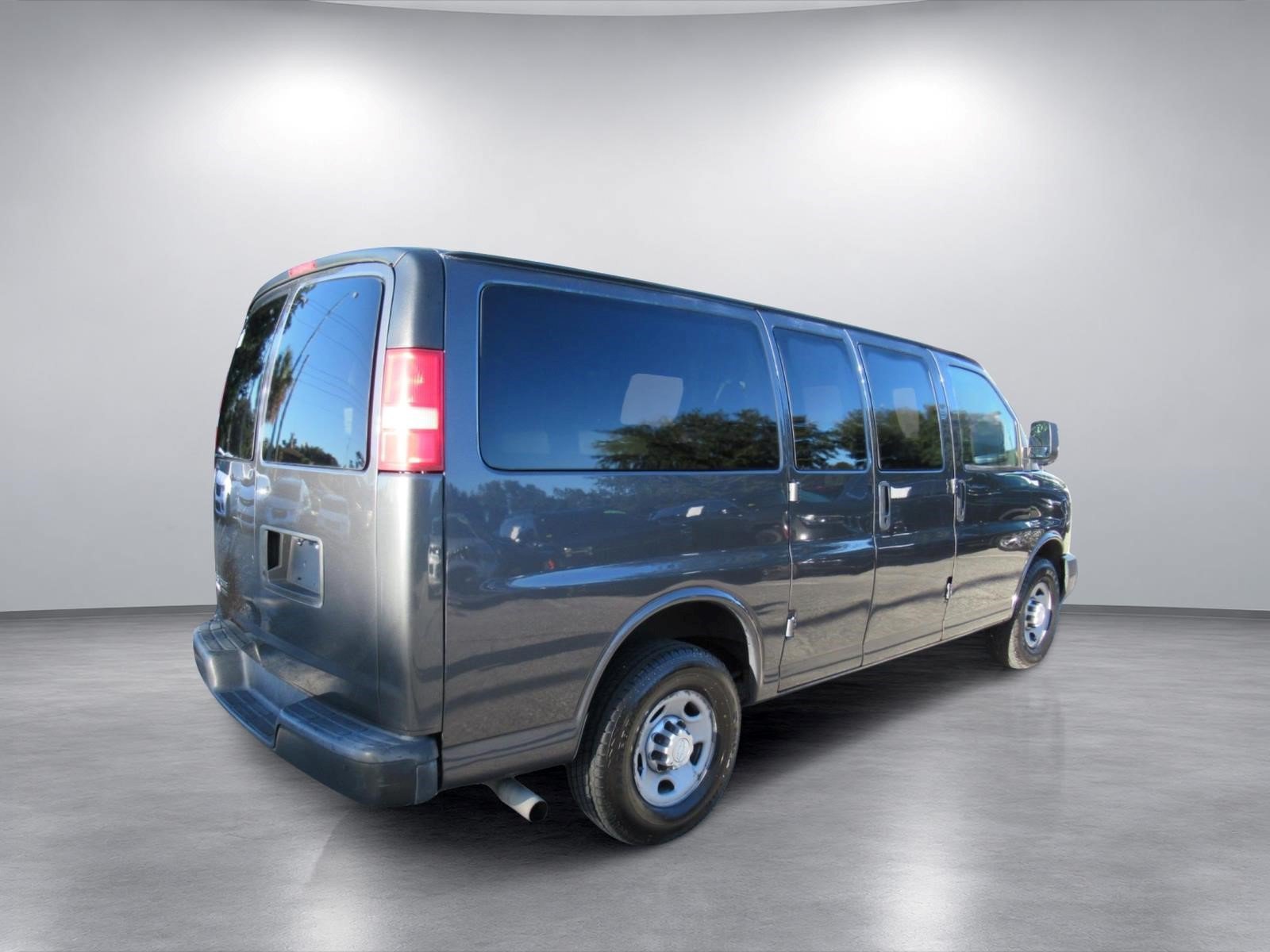 Used 2016 Chevrolet Express 2500 LS RWD image 6