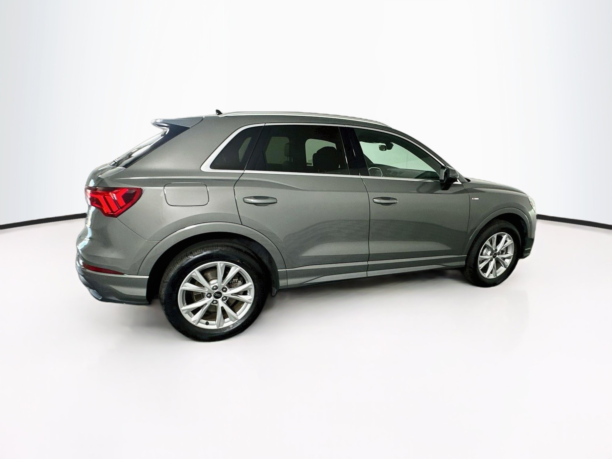 Used 2025 Audi Q3 2.0T Premium AWD/4WD image 10