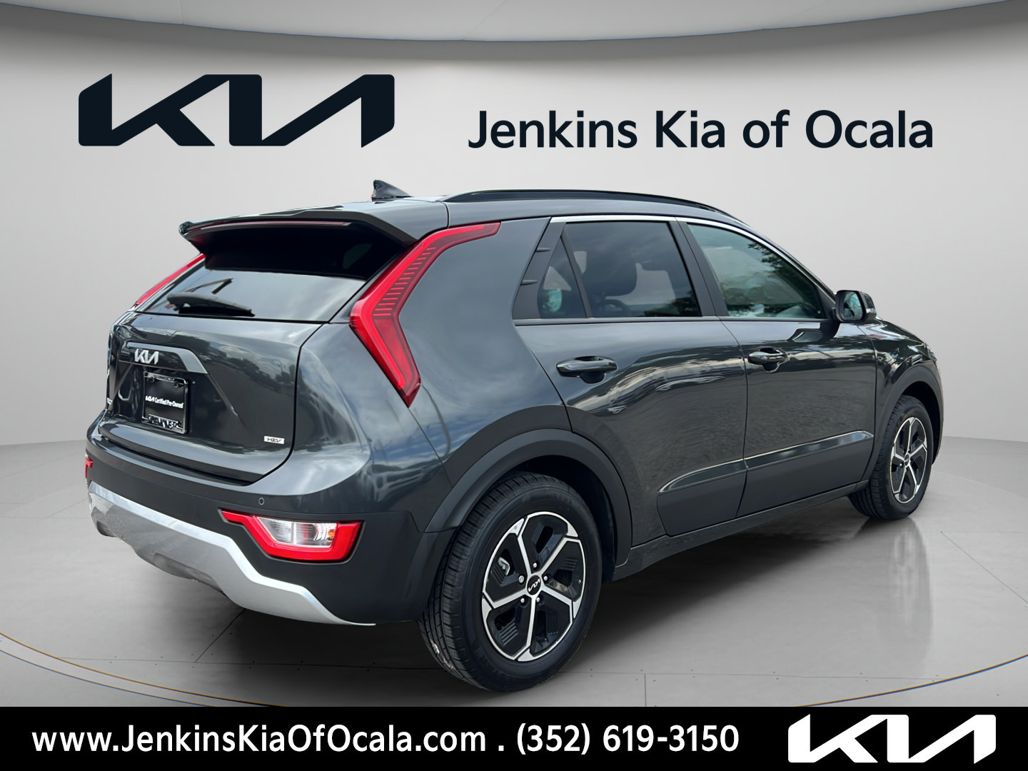 Used 2024 Kia Niro EX FWD image 3