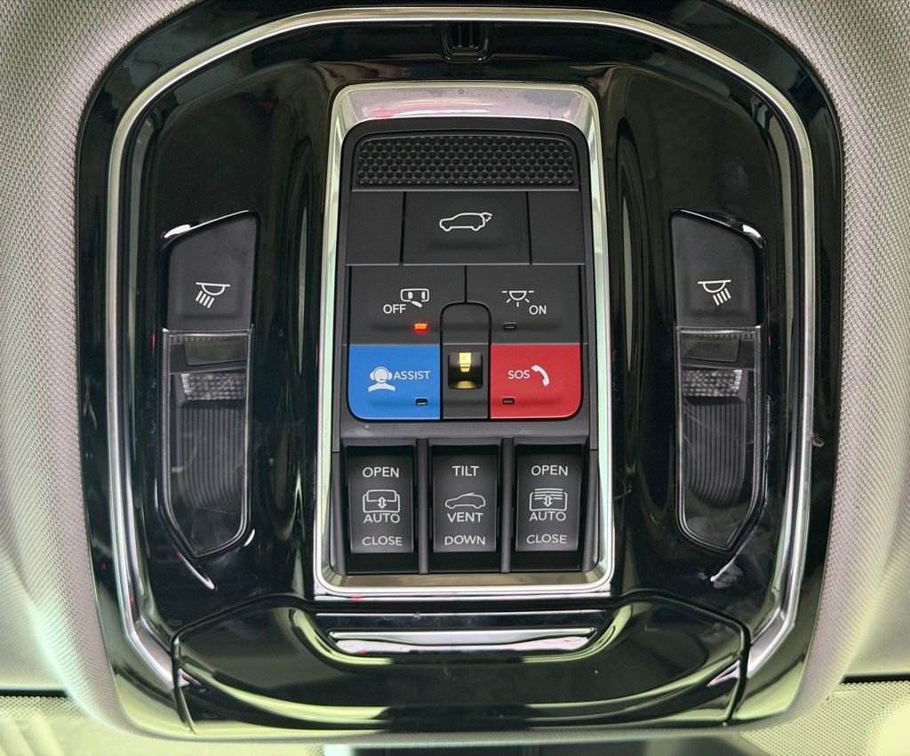 Used 2021 Jeep Grand Cherokee L Summit w/ Advanced Protech Group IV image 29