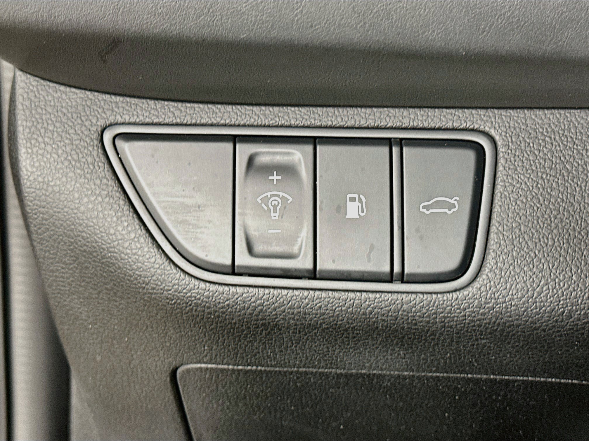 Used 2025 Genesis G70 2.5T AWD/4WD image 17